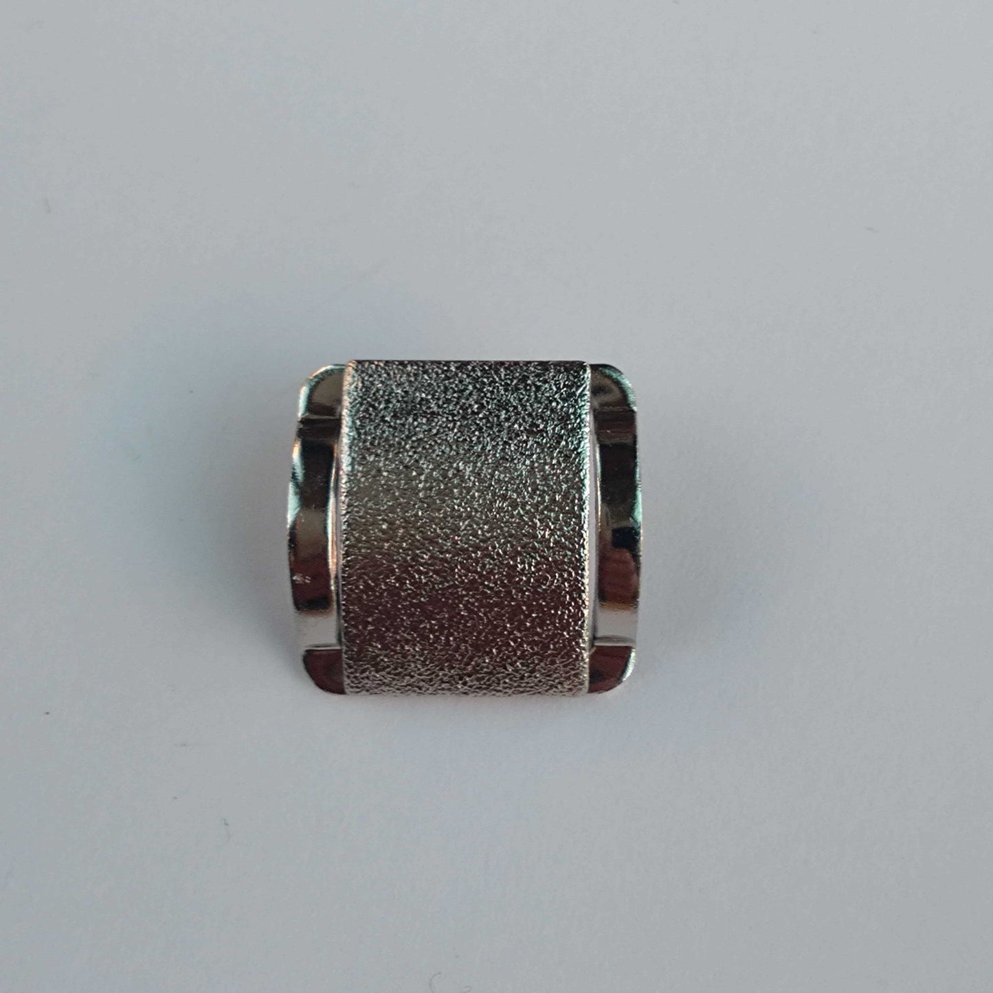 メタル　シルバー　ボタン　R238