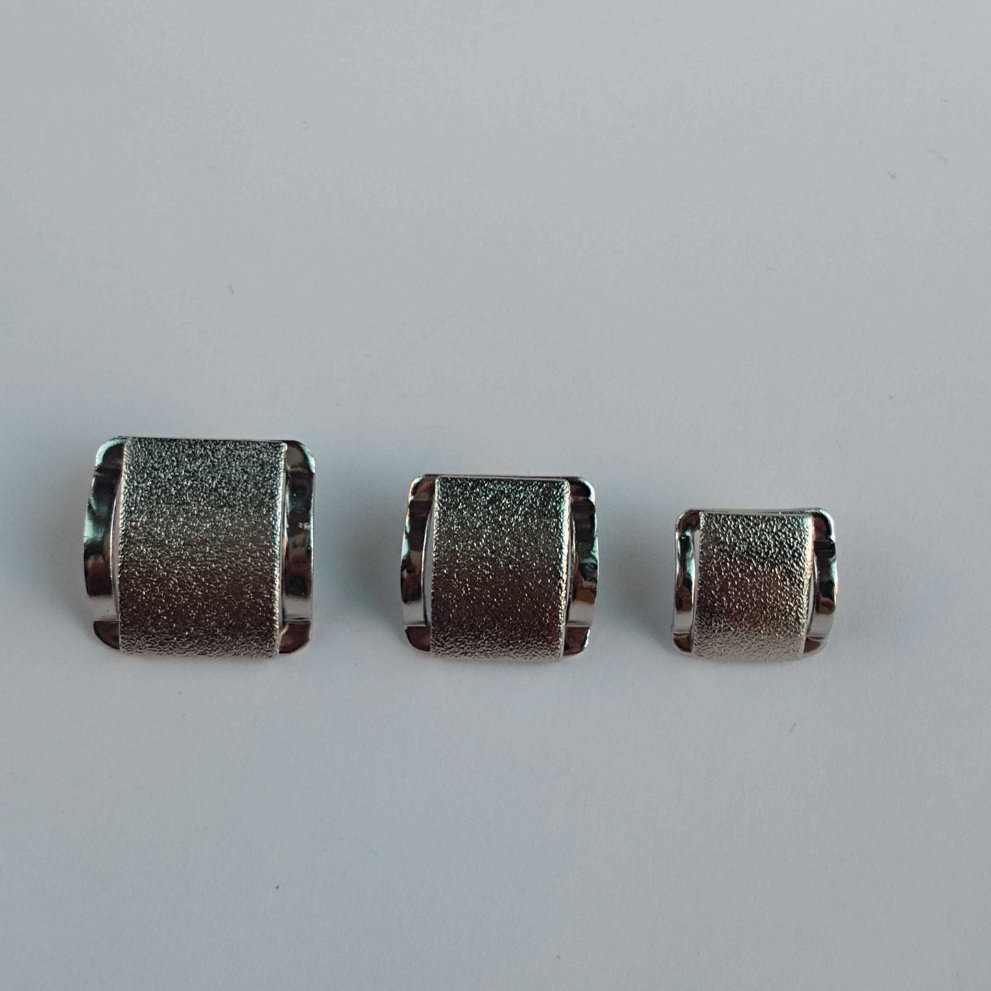 メタル　シルバー　ボタン　R238