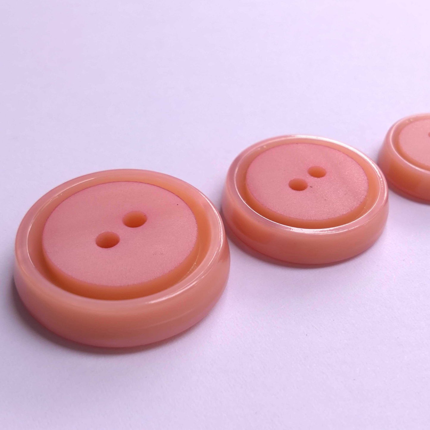 レッド　ピンク　二つ穴 R9