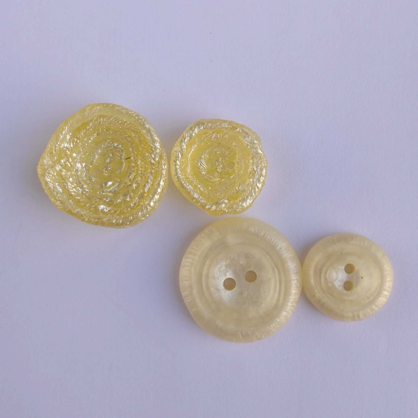 イエロー/オフホワイト　変形デザイン　二つ穴　R314